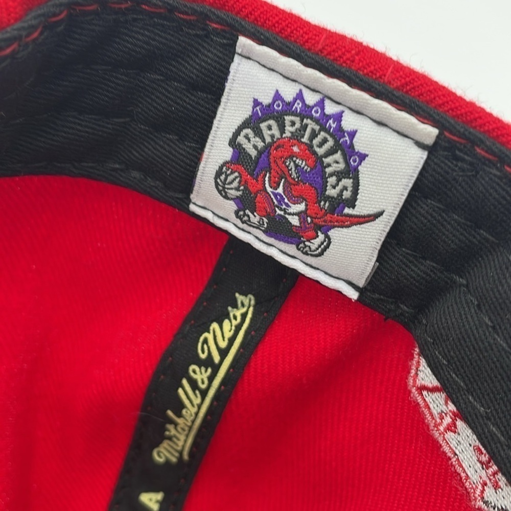 Mitchell & Ness - NBA Raptors Snapback Hat - Red - Picture 9 of 12